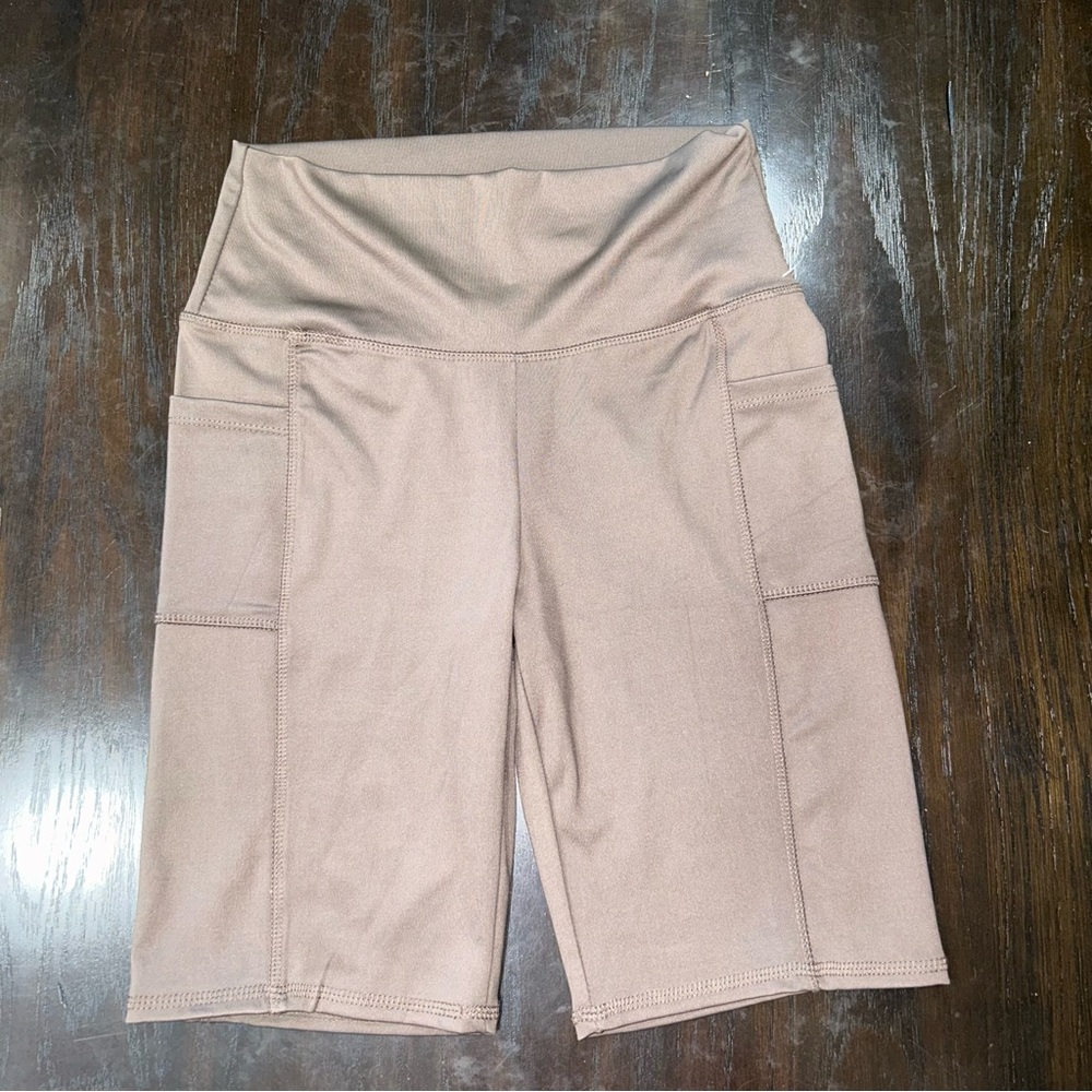 NWOT brown yoga shorts by ACTIVE USA woman’s Large.